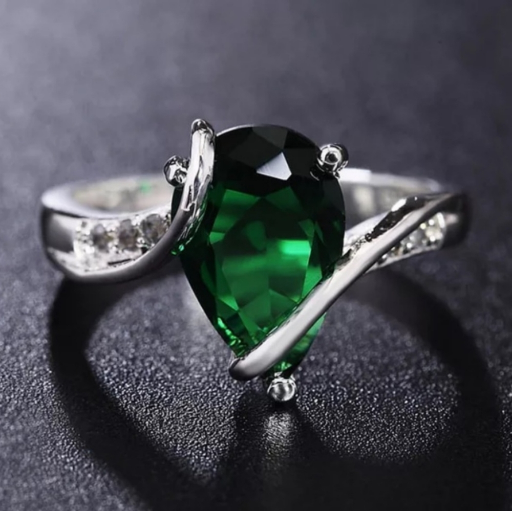 ☀️LAST 1☀️925 Sterling Silver Emerald Solitaire w/ Simulated Diamond Inlay